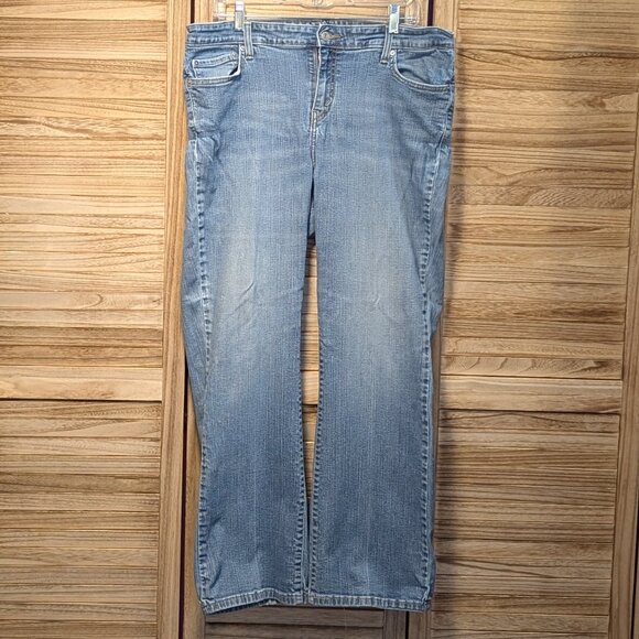 Levi's 590 Boot Cut Classic Light Blue Jeans Size 16W Medium - Picture 1 of 13